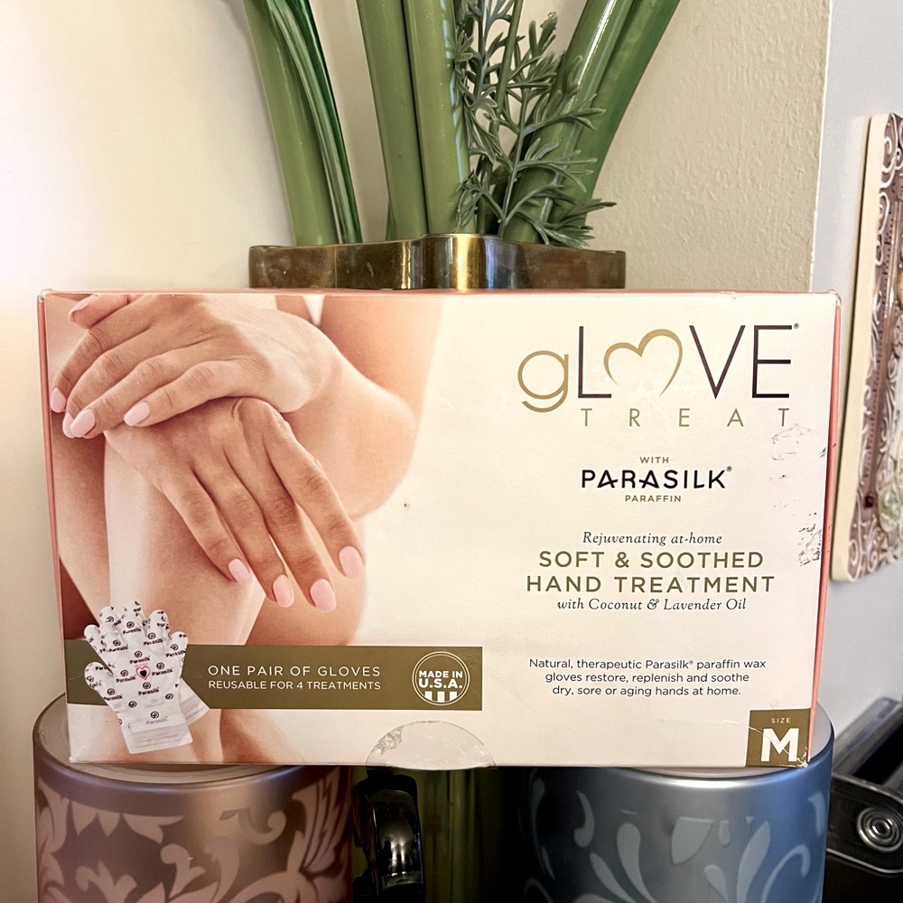 GLOVE TREAT WITH PARASILK®PARAFFIN    NEW Sealed size: M